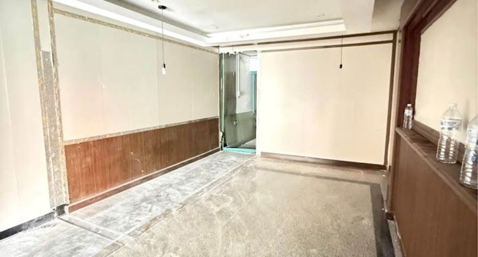 For rent 5 bedrooms townhouse in Phaya Thai, Bangkok