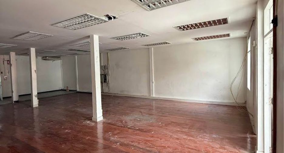 For rent 5 bedrooms townhouse in Phaya Thai, Bangkok