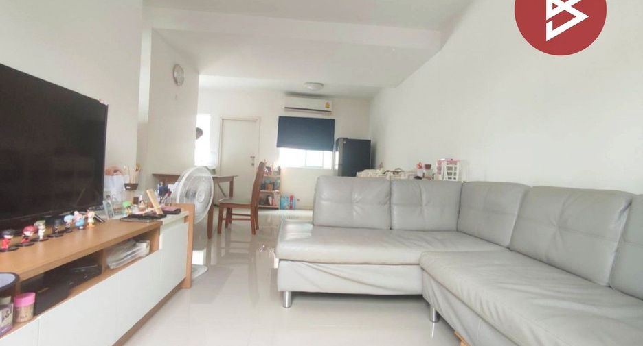 À vendre 3 chambres maison de ville à Krathum Baen, Samut Sakhon