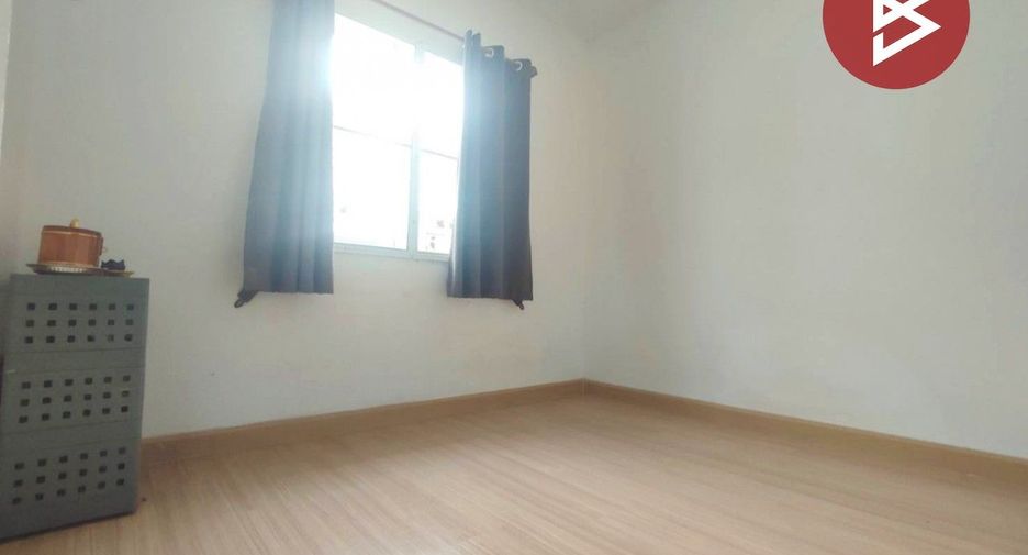 À vendre 3 chambres maison de ville à Krathum Baen, Samut Sakhon