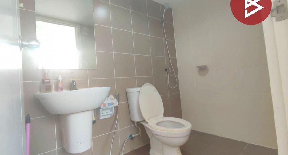 À vendre 3 chambres maison de ville à Krathum Baen, Samut Sakhon