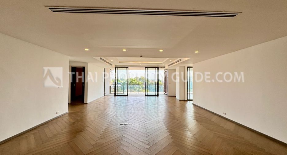 For sale 3 bedrooms condo in Watthana, Bangkok