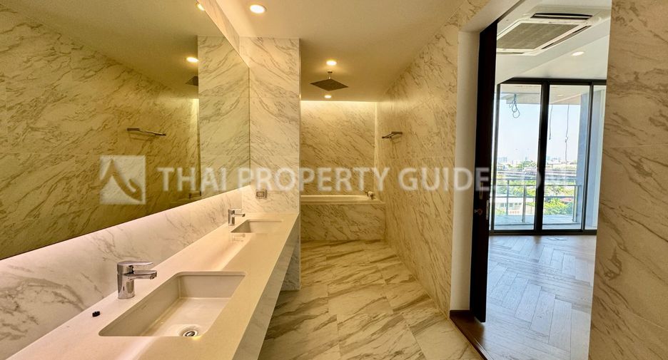 For sale 3 bedrooms condo in Watthana, Bangkok