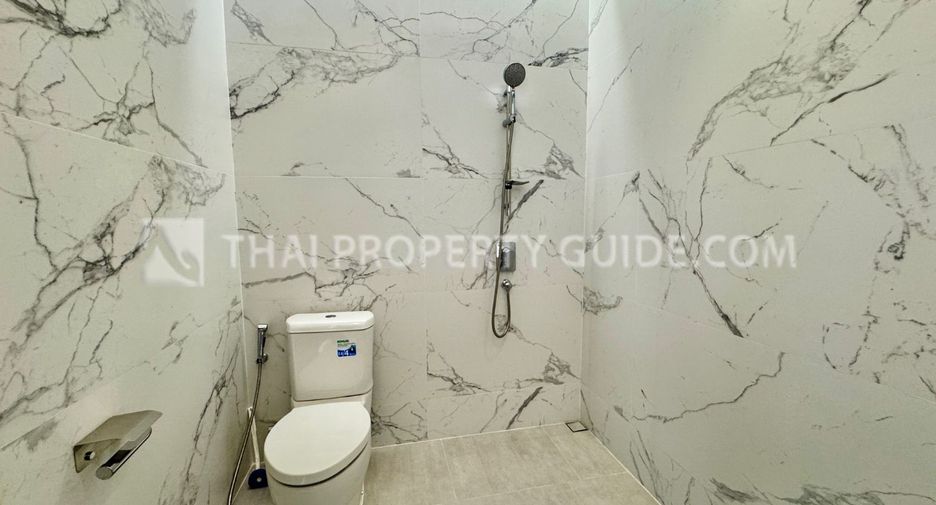 For sale 3 bedrooms condo in Watthana, Bangkok