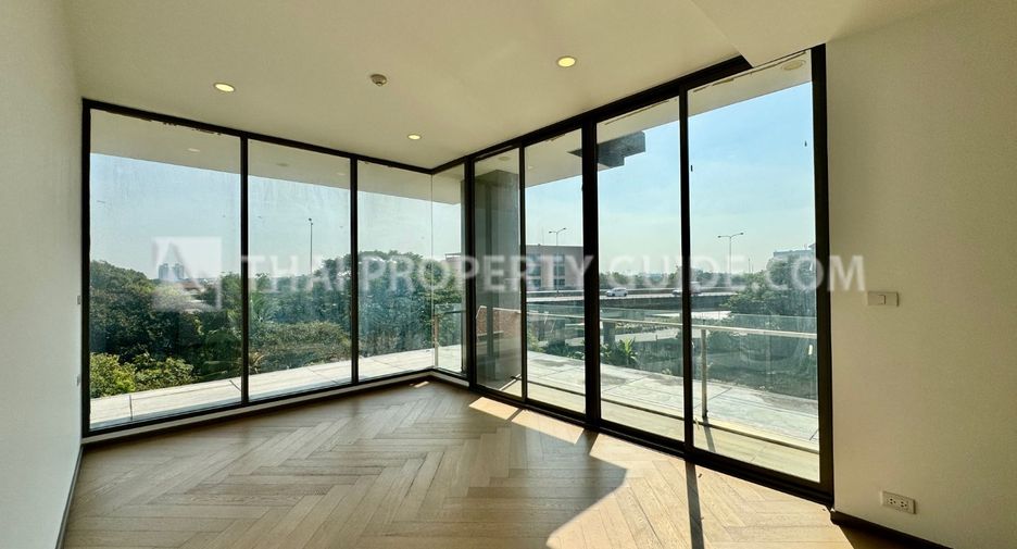 For sale 3 bedrooms condo in Watthana, Bangkok