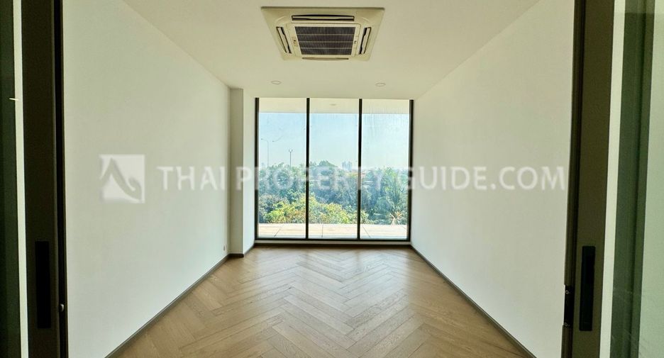 For sale 3 bedrooms condo in Watthana, Bangkok