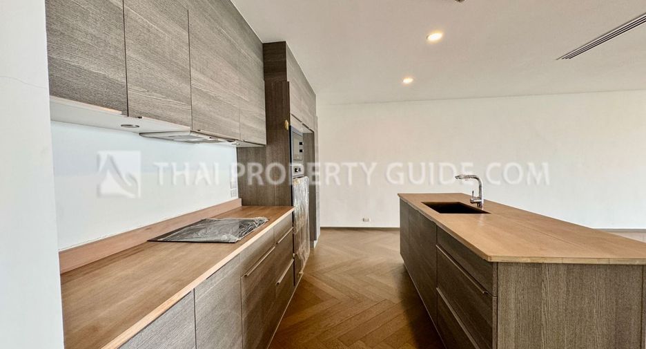 For sale 3 bedrooms condo in Watthana, Bangkok