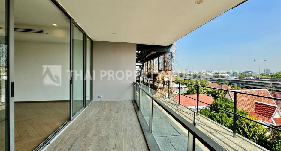 For sale 3 bedrooms condo in Watthana, Bangkok
