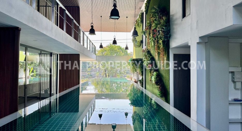 For sale 3 bedrooms condo in Watthana, Bangkok