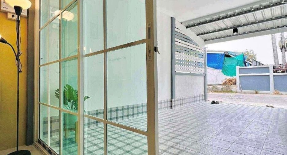 Casa adosada en venta de 2 habitaciones en Mueang Chon Buri, Chonburi