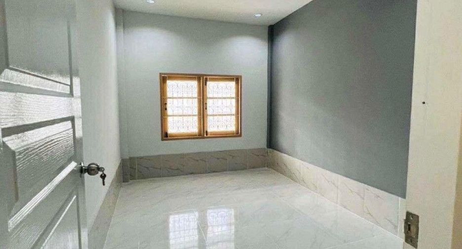Casa adosada en venta de 2 habitaciones en Mueang Chon Buri, Chonburi