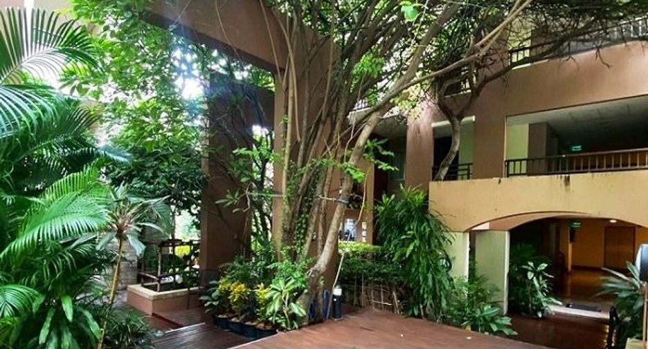 For sale 2 bedrooms condo in Dusit, Bangkok