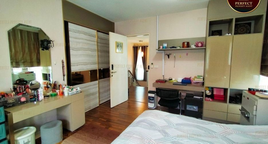 For sale 3 bedrooms house in Khlong Sam Wa, Bangkok
