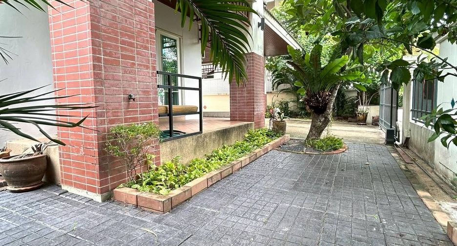 For rent 3 bedrooms house in Bang Na, Bangkok
