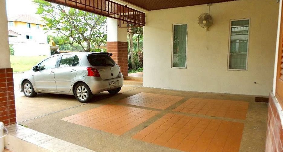 For rent 3 bedrooms house in Bang Na, Bangkok