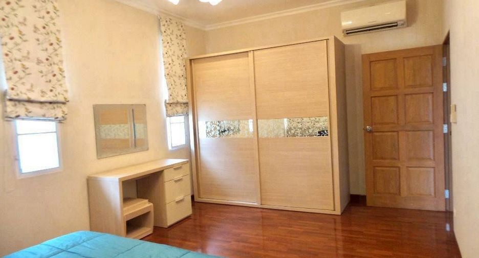 For rent 3 bedrooms house in Bang Na, Bangkok