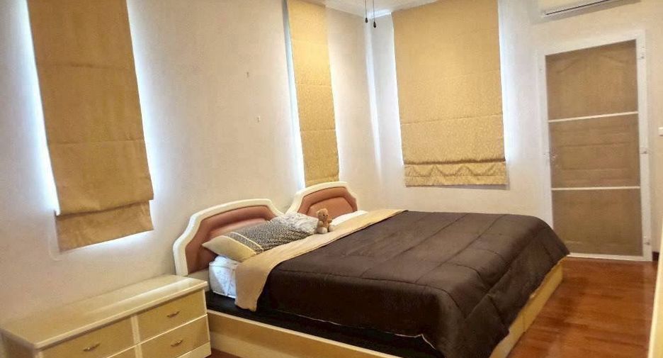 For rent 3 bedrooms house in Bang Na, Bangkok