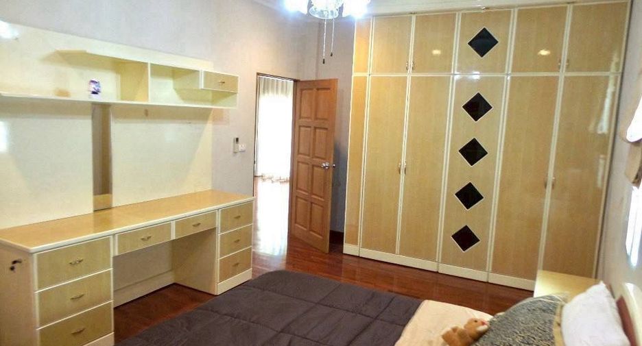 For rent 3 bedrooms house in Bang Na, Bangkok