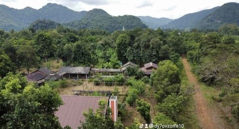 For sale 7 bedrooms house in Ban Rai, Uthai Thani