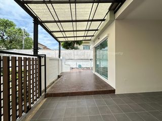 À louer et à vendre 3 chambres maison à Si Racha, Chonburi