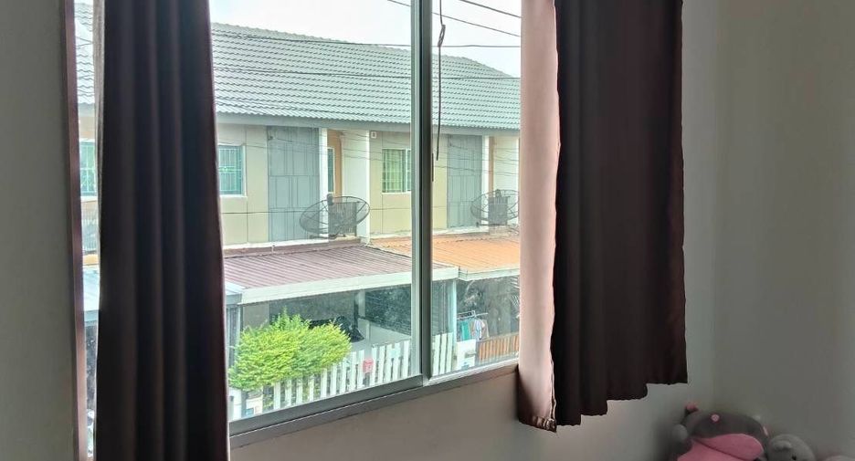 Casa adosada en venta de 3 habitaciones en Mueang Pathum Thani, Pathum Thani