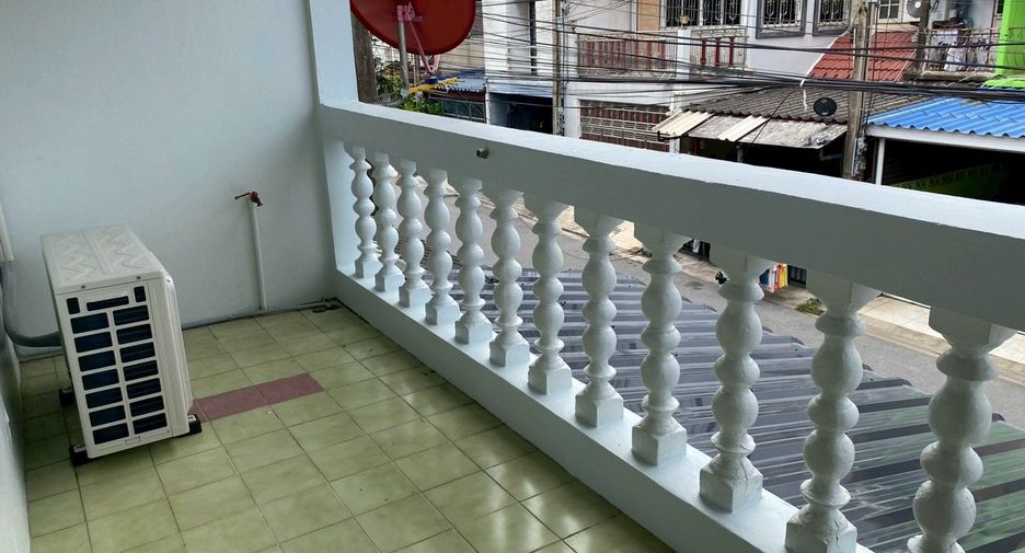 For sale 2 bedrooms townhouse in Bang Kapi, Bangkok