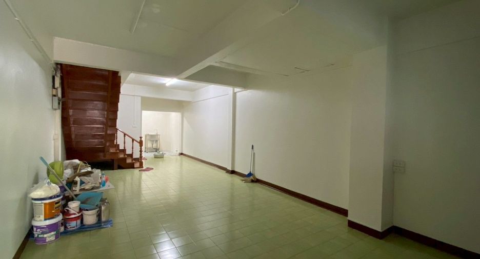 For sale 2 bedrooms townhouse in Bang Kapi, Bangkok