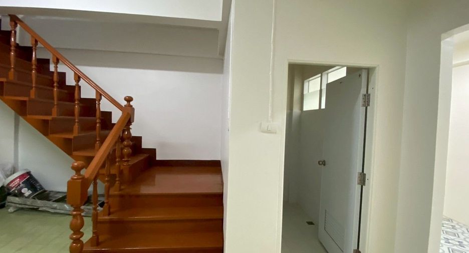 For sale 2 bedrooms townhouse in Bang Kapi, Bangkok