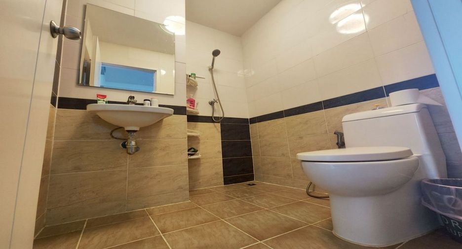 For sale 4 bedrooms townhouse in Bang Khun Thian, Bangkok