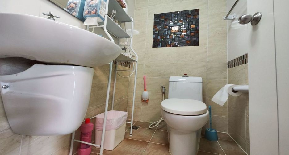 For sale 4 bedrooms townhouse in Bang Khun Thian, Bangkok