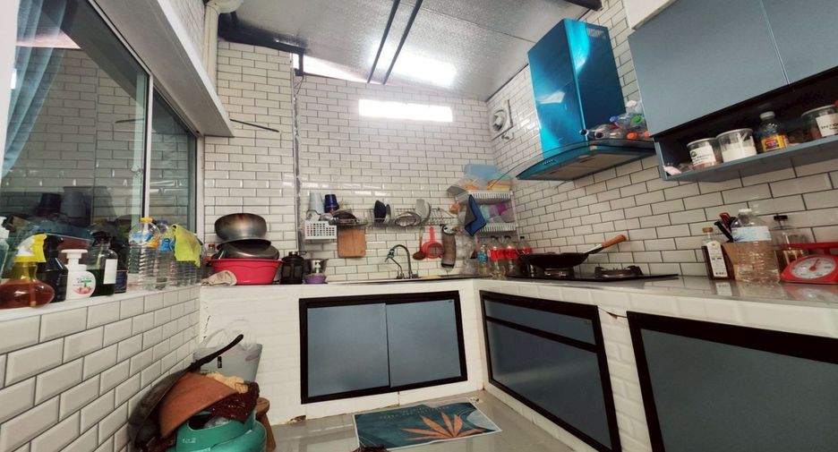 For sale 4 bedrooms townhouse in Bang Khun Thian, Bangkok