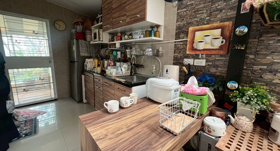 For sale 4 bedrooms townhouse in Bueng Kum, Bangkok