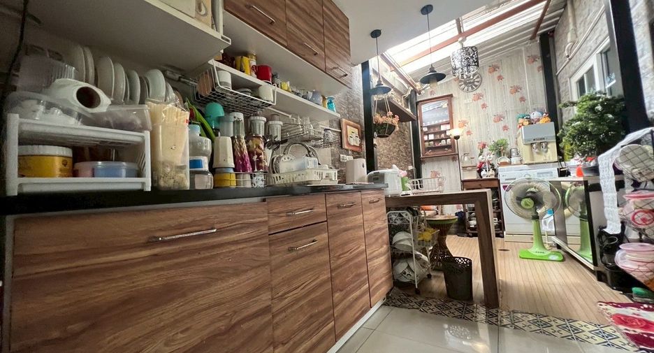 For sale 4 bedrooms townhouse in Bueng Kum, Bangkok