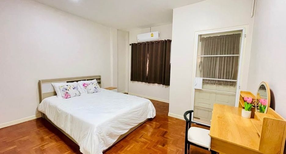 For rent 2 bedrooms townhouse in Mueang Chiang Mai, Chiang Mai