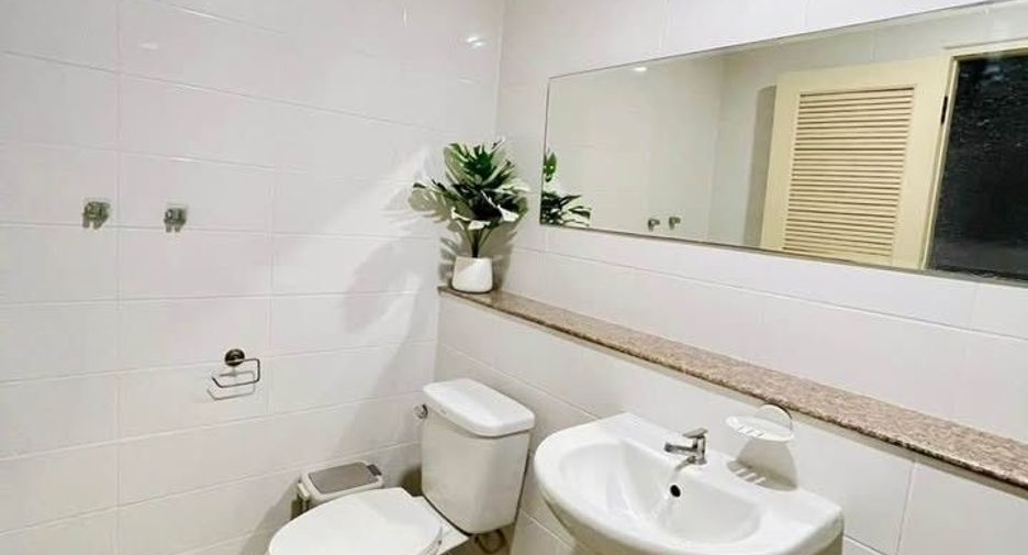 For rent 2 bedrooms townhouse in Mueang Chiang Mai, Chiang Mai