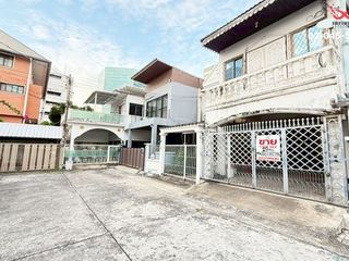 For sale 2 bedrooms townhouse in Chatuchak, Bangkok
