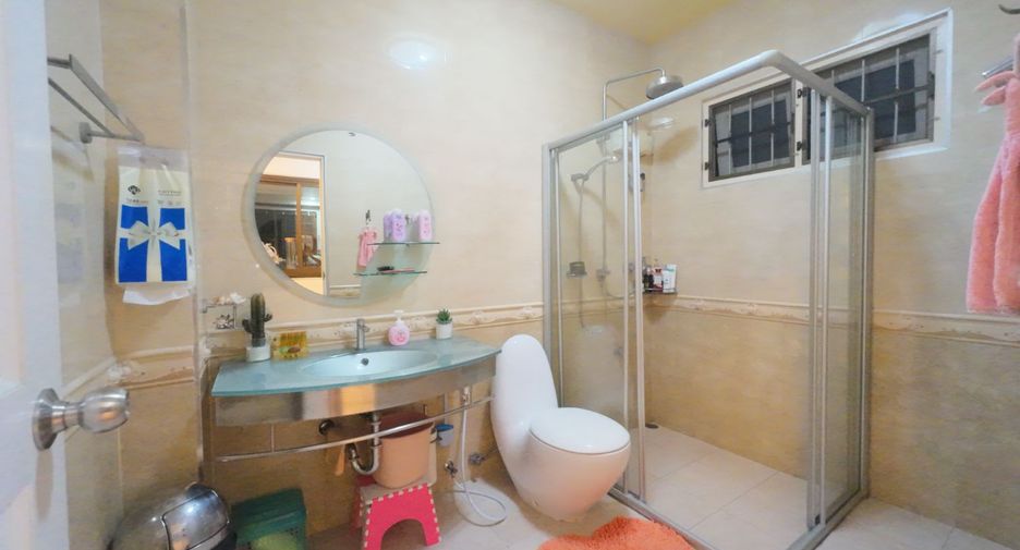 For sale 7 bedrooms house in Min Buri, Bangkok