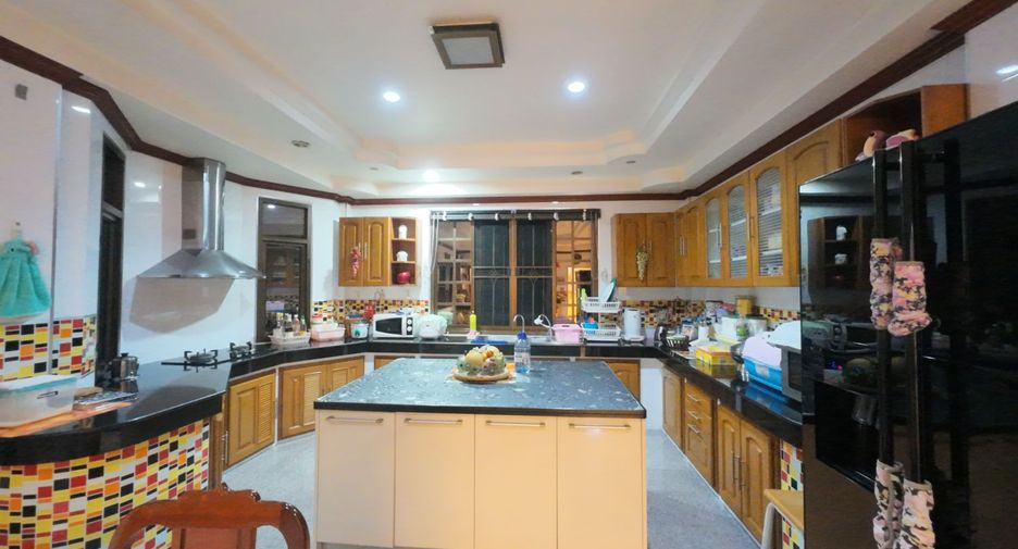 For sale 7 bedrooms house in Min Buri, Bangkok