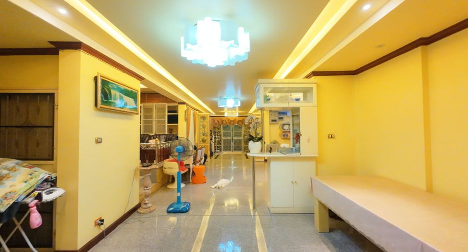 For sale 7 bedrooms house in Min Buri, Bangkok