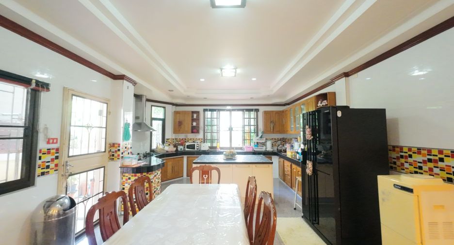 For sale 7 bedrooms house in Min Buri, Bangkok