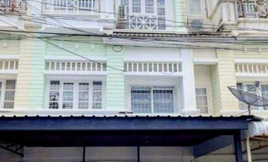 À vendre studio maison de ville à Pak Kret, Nonthaburi