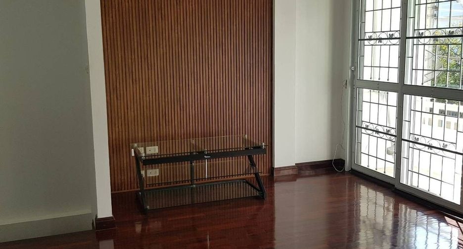 À vendre studio maison de ville à Pak Kret, Nonthaburi