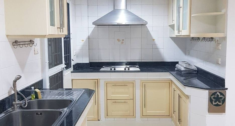 À vendre studio maison de ville à Pak Kret, Nonthaburi