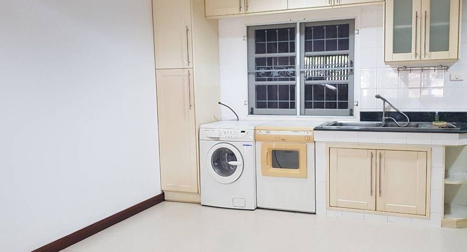 À vendre studio maison de ville à Pak Kret, Nonthaburi