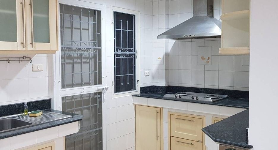 À vendre studio maison de ville à Pak Kret, Nonthaburi