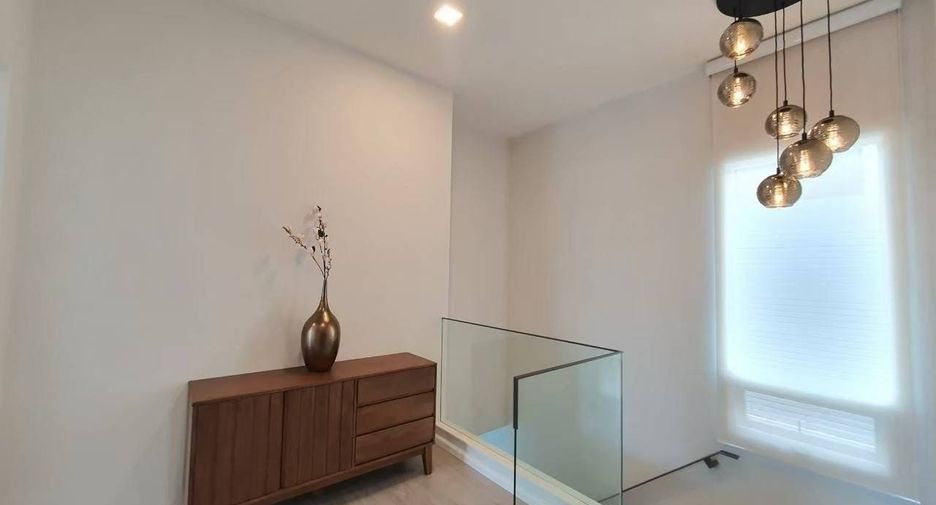 Casa en alquiler de 4 habitaciones en Prawet, Bangkok
