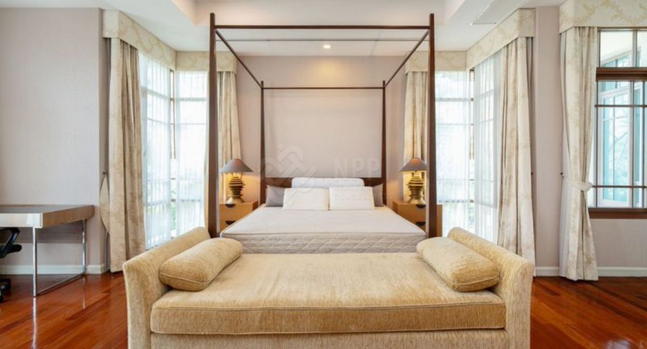 Haus zur Miete und zum Kauf mit 4 Zimmer in Watthana, Bangkok