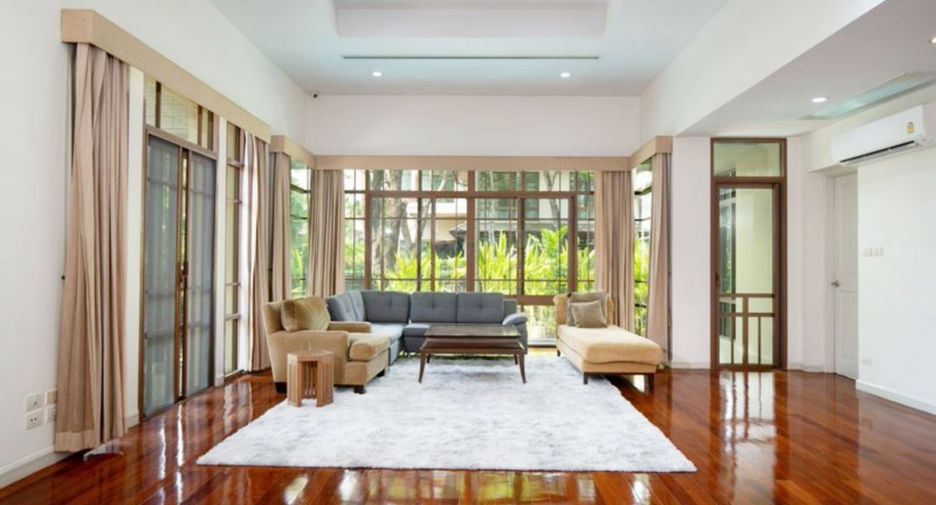 Haus zur Miete und zum Kauf mit 4 Zimmer in Watthana, Bangkok