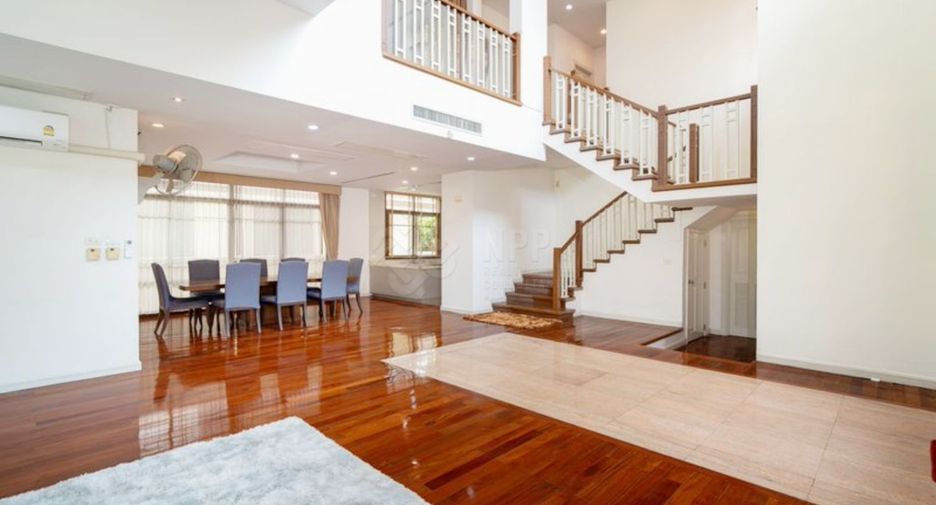 Haus zur Miete und zum Kauf mit 4 Zimmer in Watthana, Bangkok