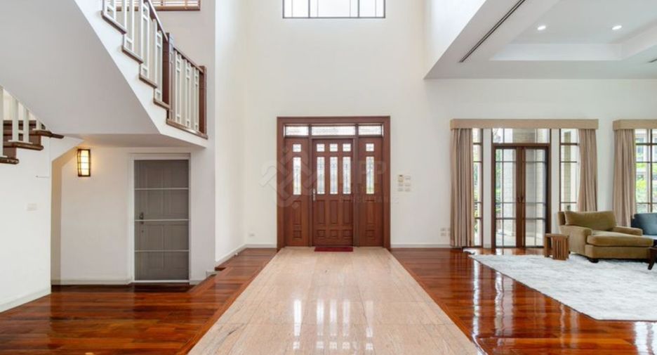 Haus zur Miete und zum Kauf mit 4 Zimmer in Watthana, Bangkok